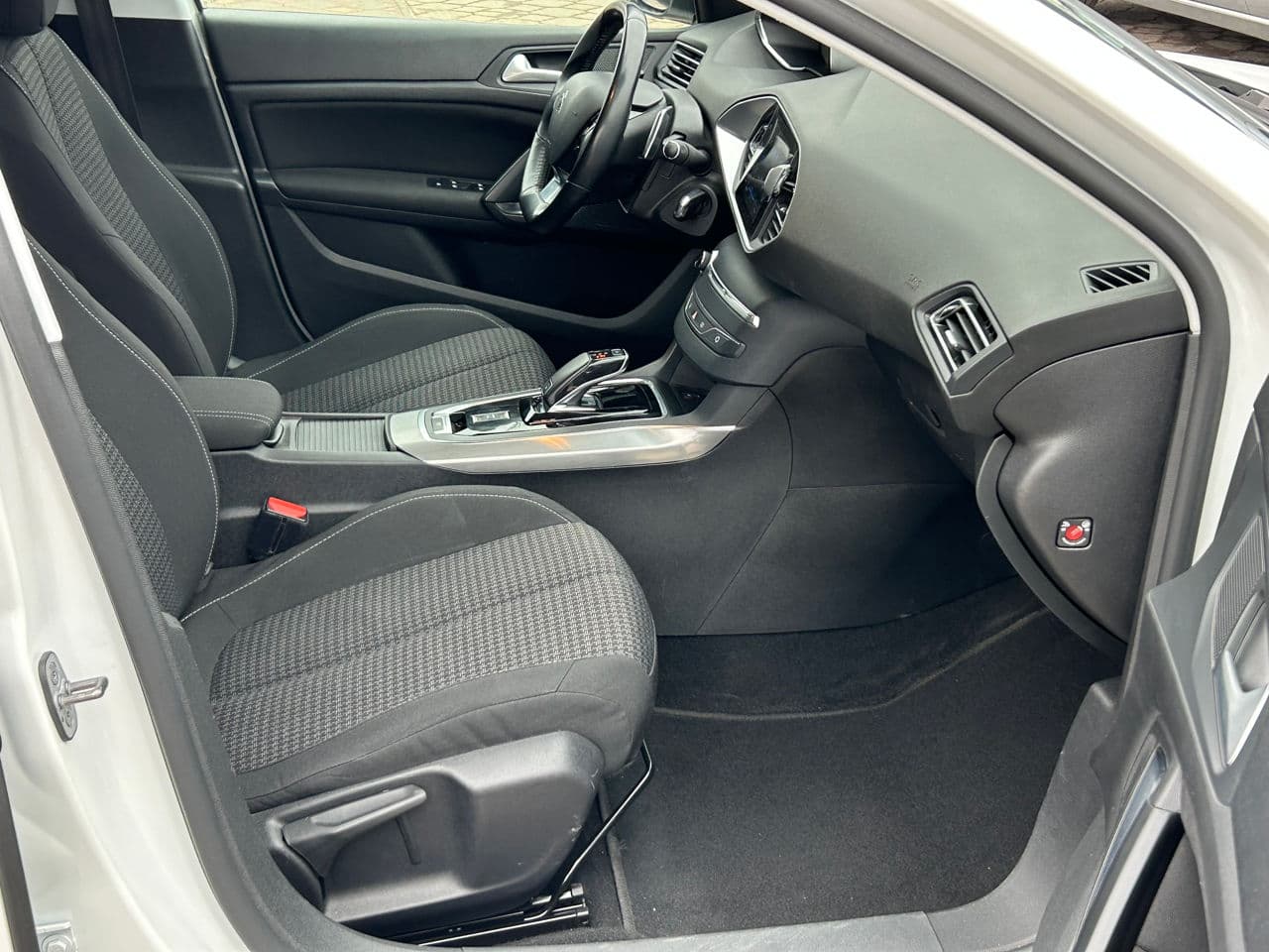 Peugeot 308 2020 — Миниатюра 16