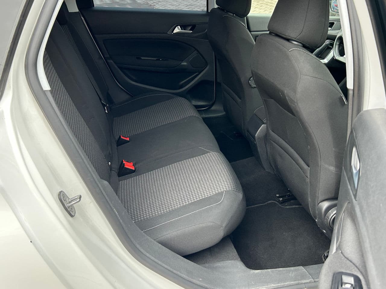 Peugeot 308 2020 — Миниатюра 18