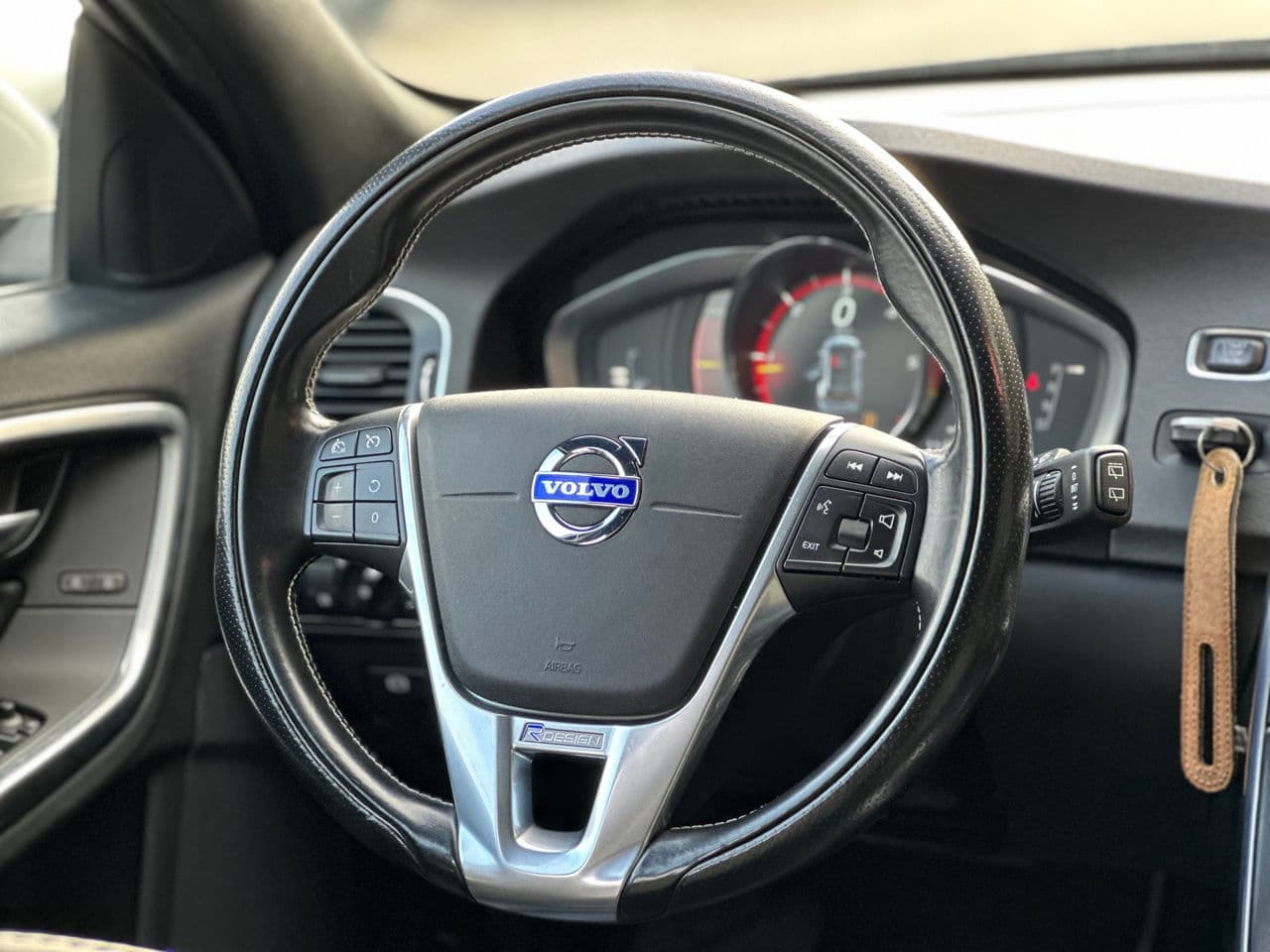 Volvo V 60 2015 — Миниатюра 11