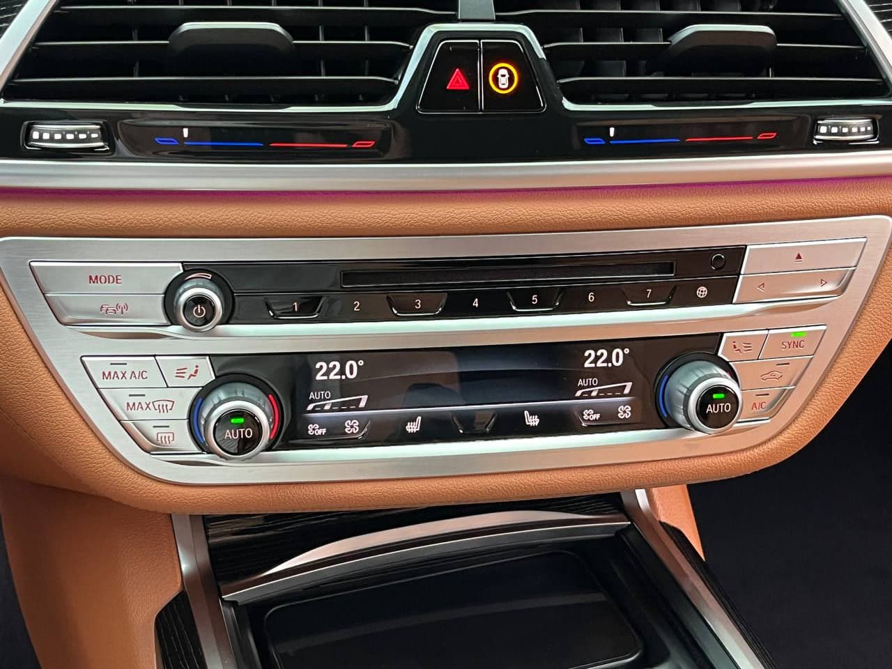 BMW 740 2022 — Миниатюра 13