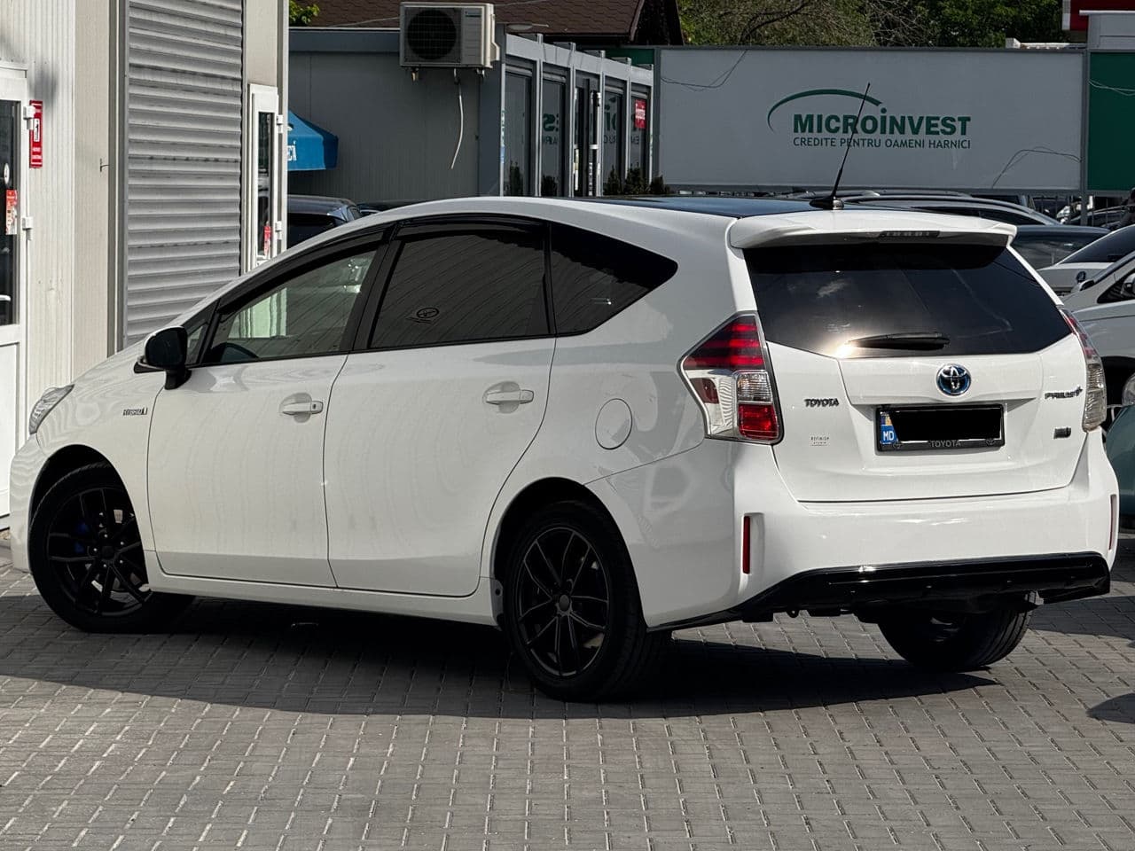 Toyota Prius Plus / V 2015 — Миниатюра 4