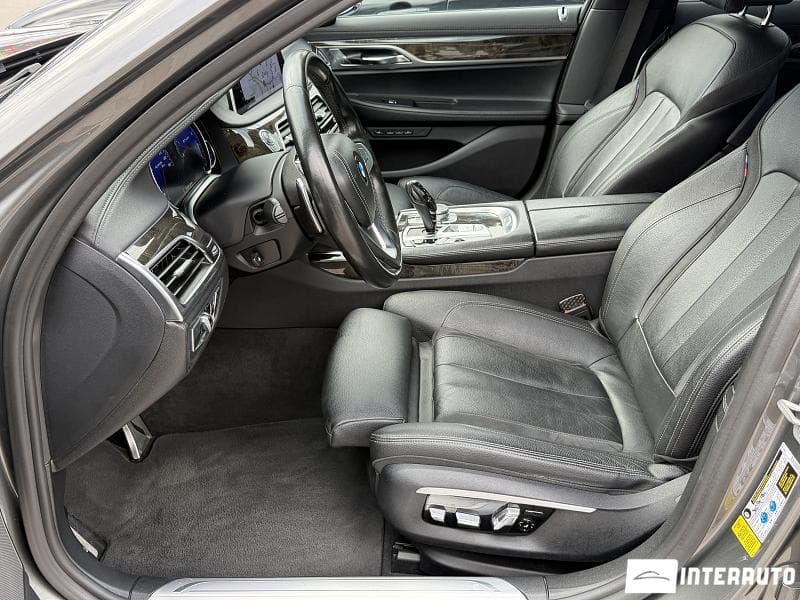 2016 BMW 740 — Miniatură 6