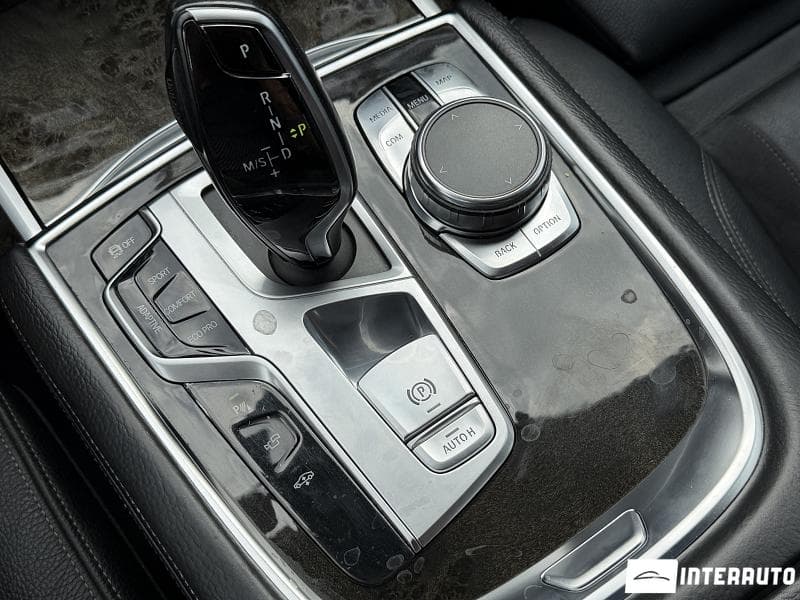 2016 BMW 740 — Miniatură 15