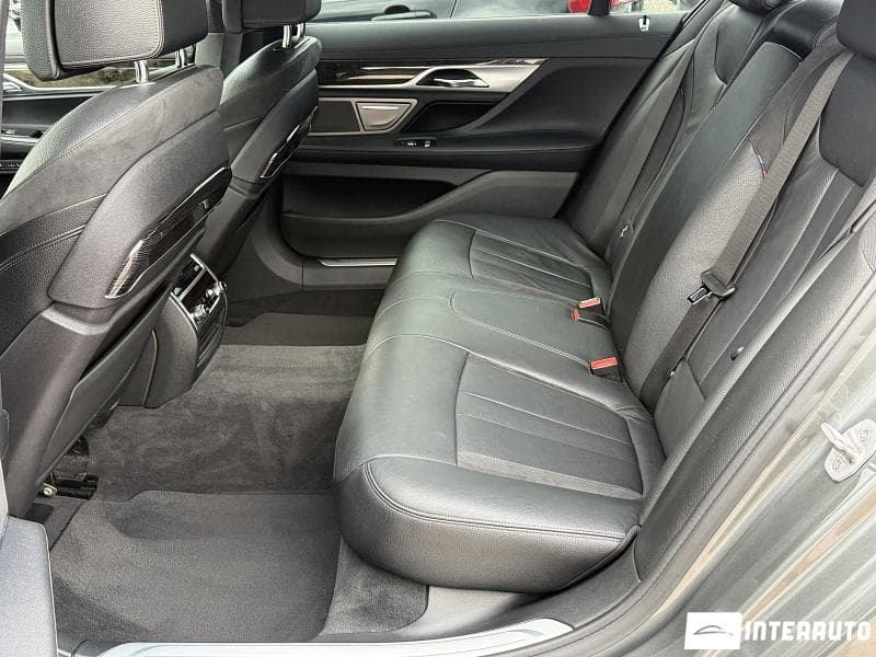 2016 BMW 740 — Miniatură 18