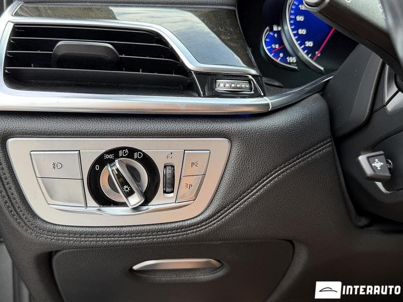 2016 BMW 740 — Miniatură 9