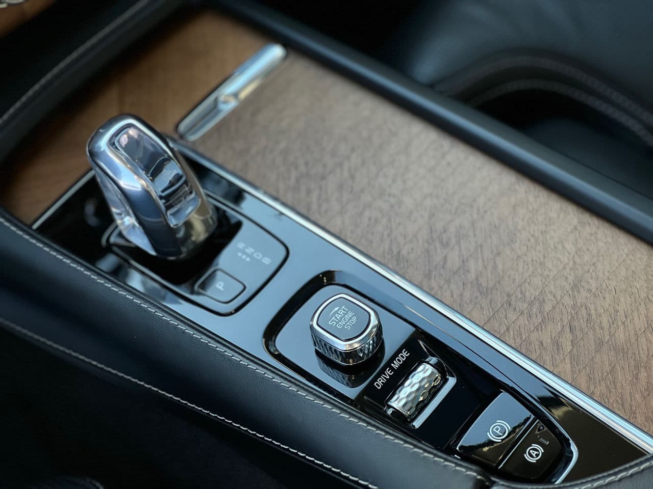 Volvo XC 90 2017 — Миниатюра 15