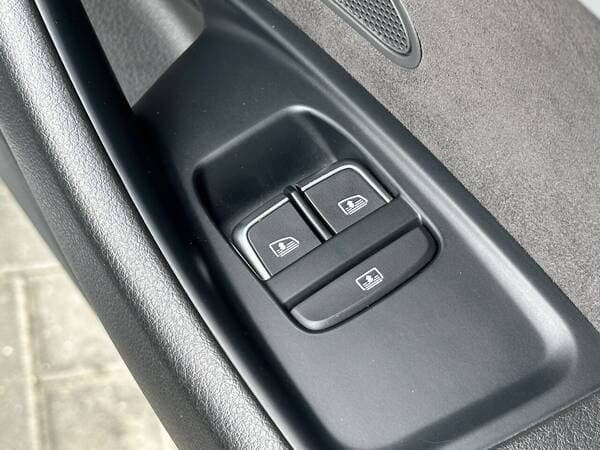 2010 Audi A8 — Miniatură 25
