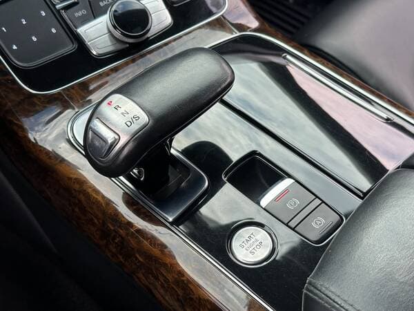 2010 Audi A8 — Miniatură 15