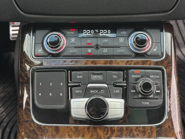 2010 Audi A8 — Miniatură 14