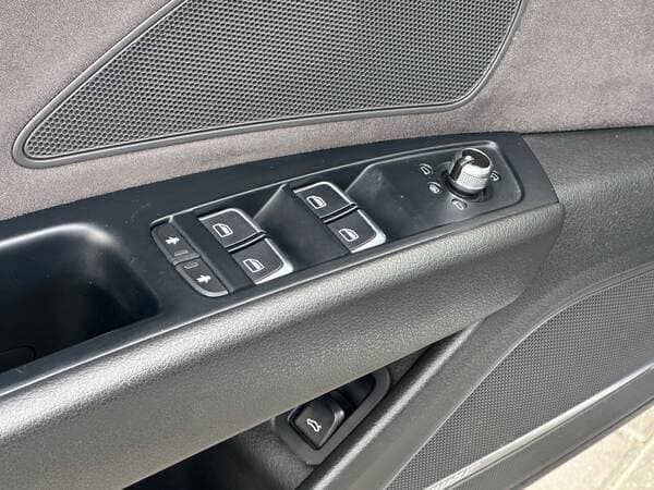 2010 Audi A8 — Miniatură 19