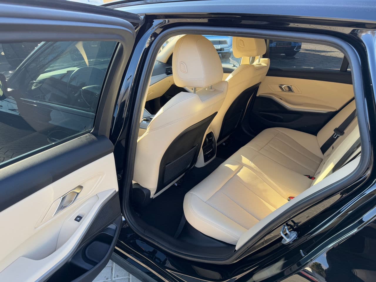 BMW 330E 2022 — Миниатюра 22