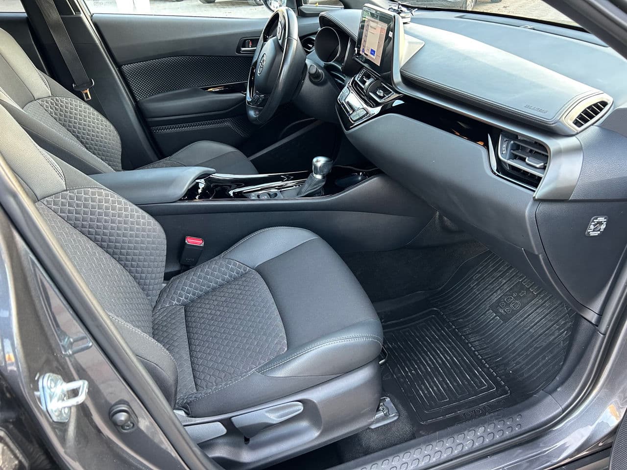 Toyota C-HR 2022 — Миниатюра 15