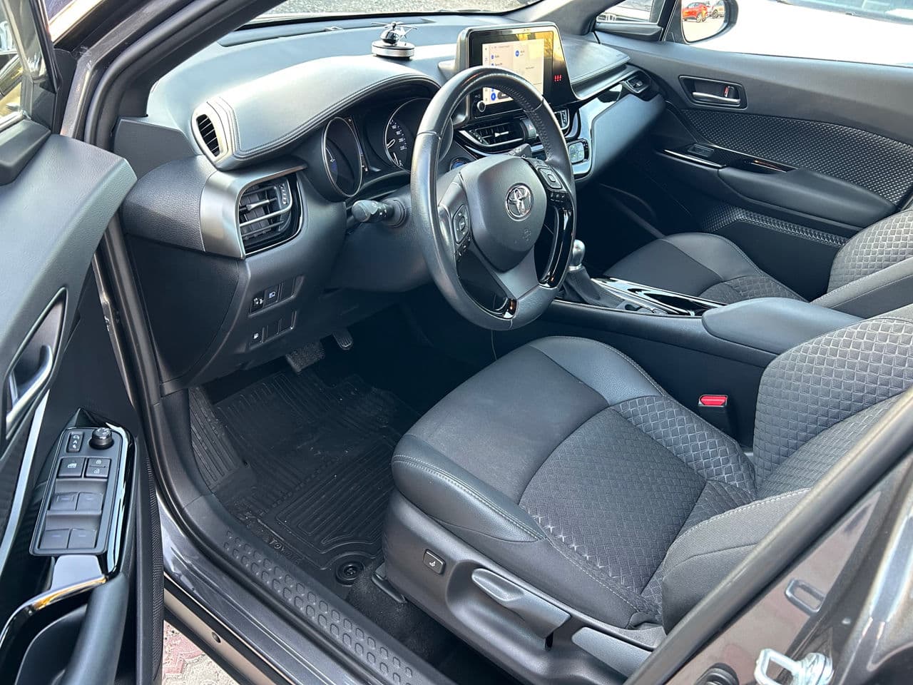 Toyota C-HR 2022 — Миниатюра 6
