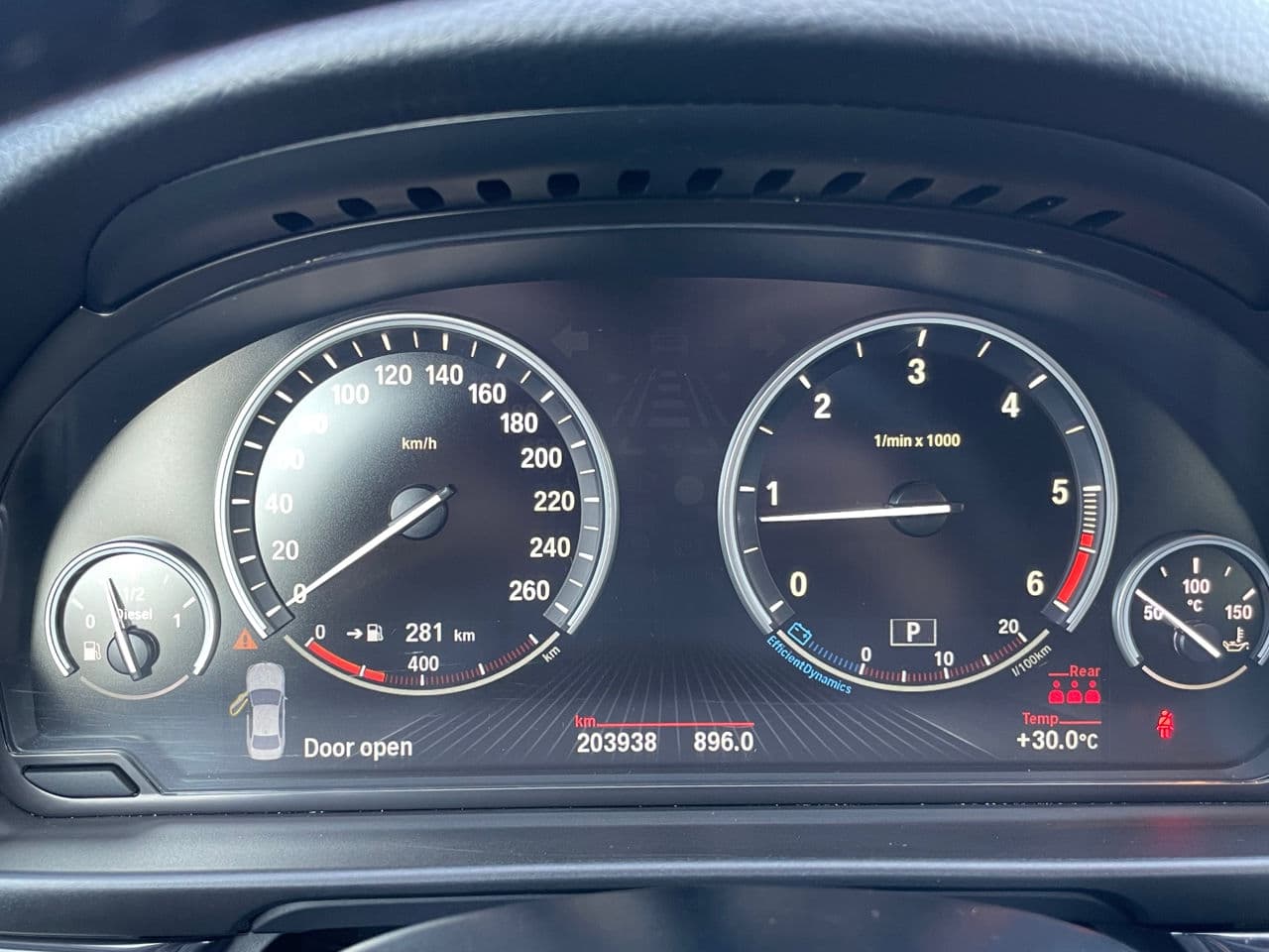 BMW 520 2015 — Миниатюра 11