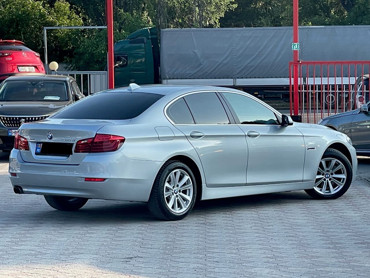 BMW 520 2015 — Миниатюра 3