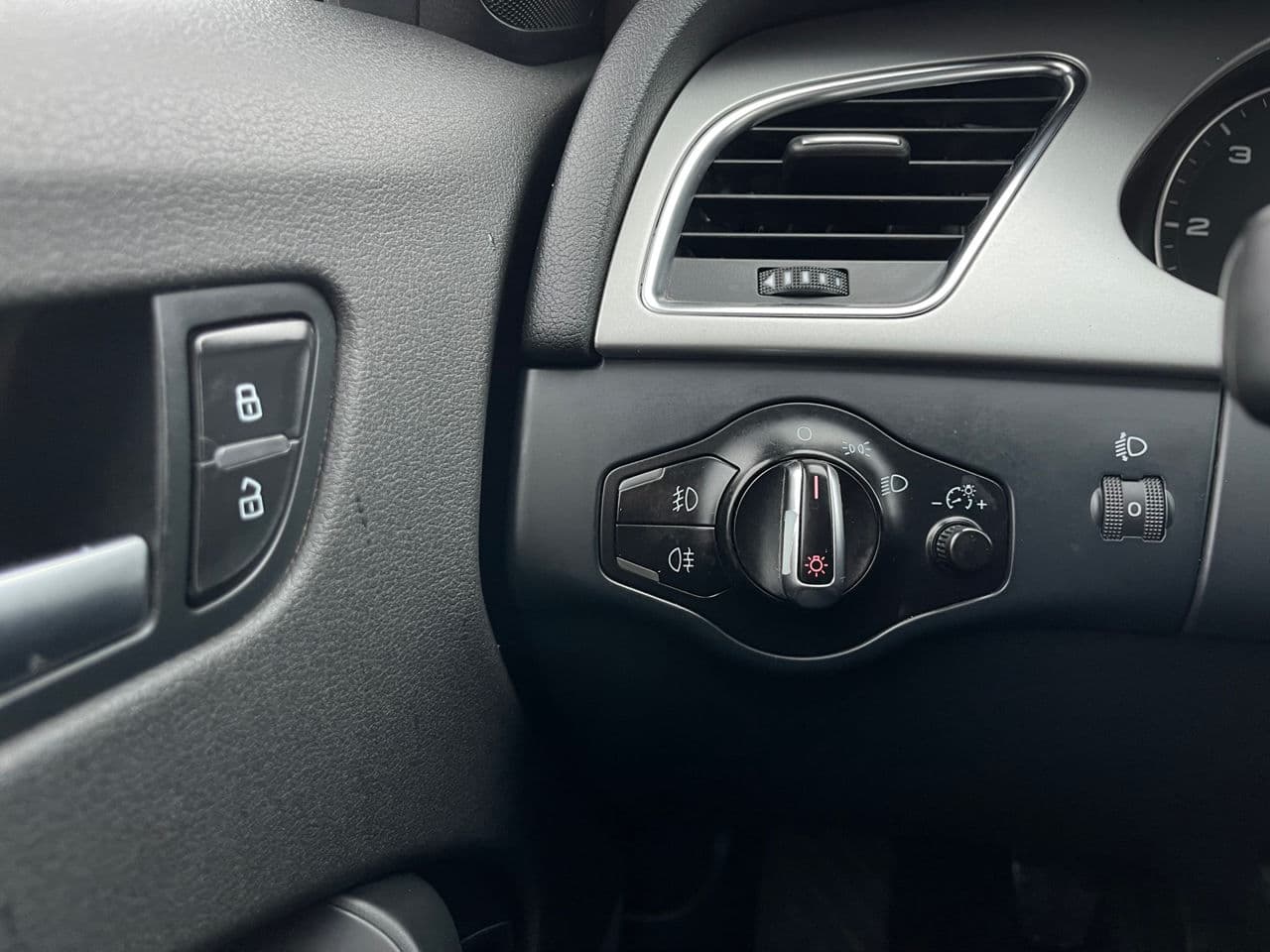 Audi A4 2011 — Миниатюра 6