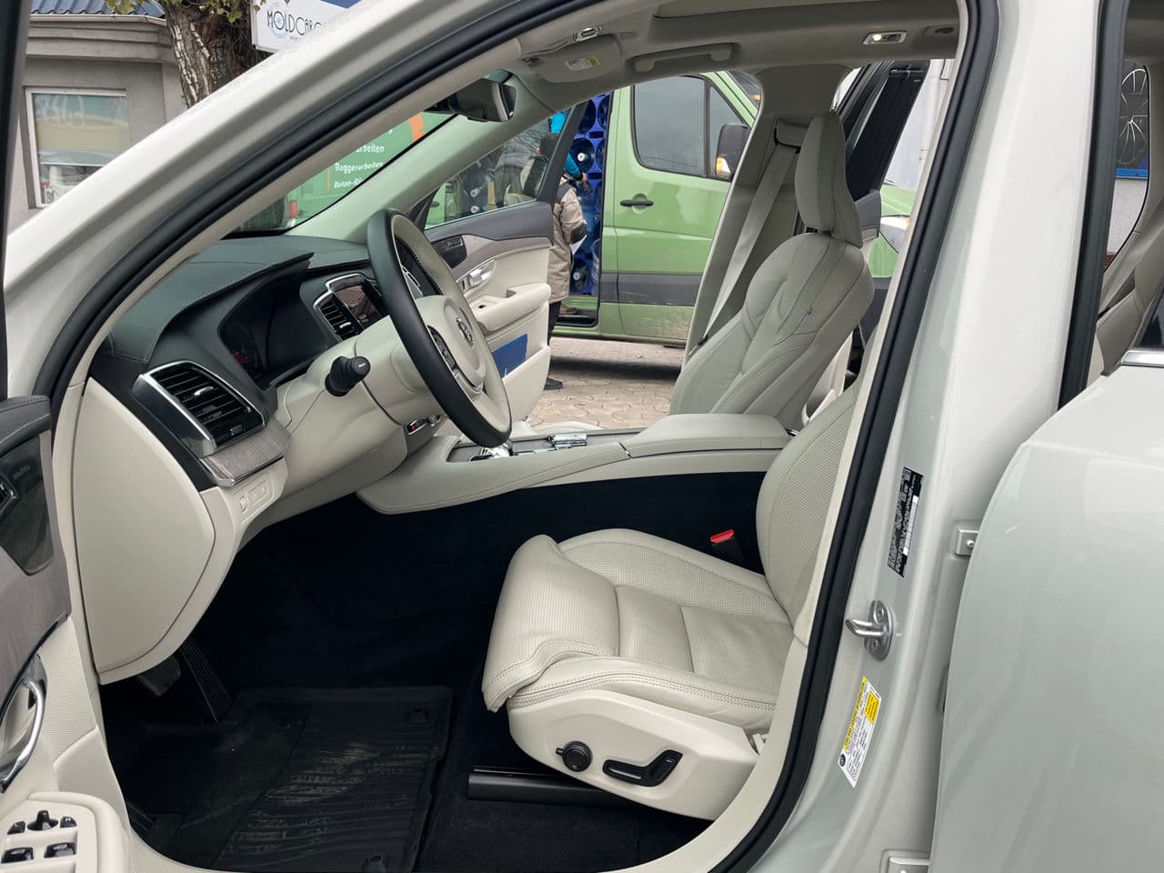 Volvo XC 90 2022 — Миниатюра 8