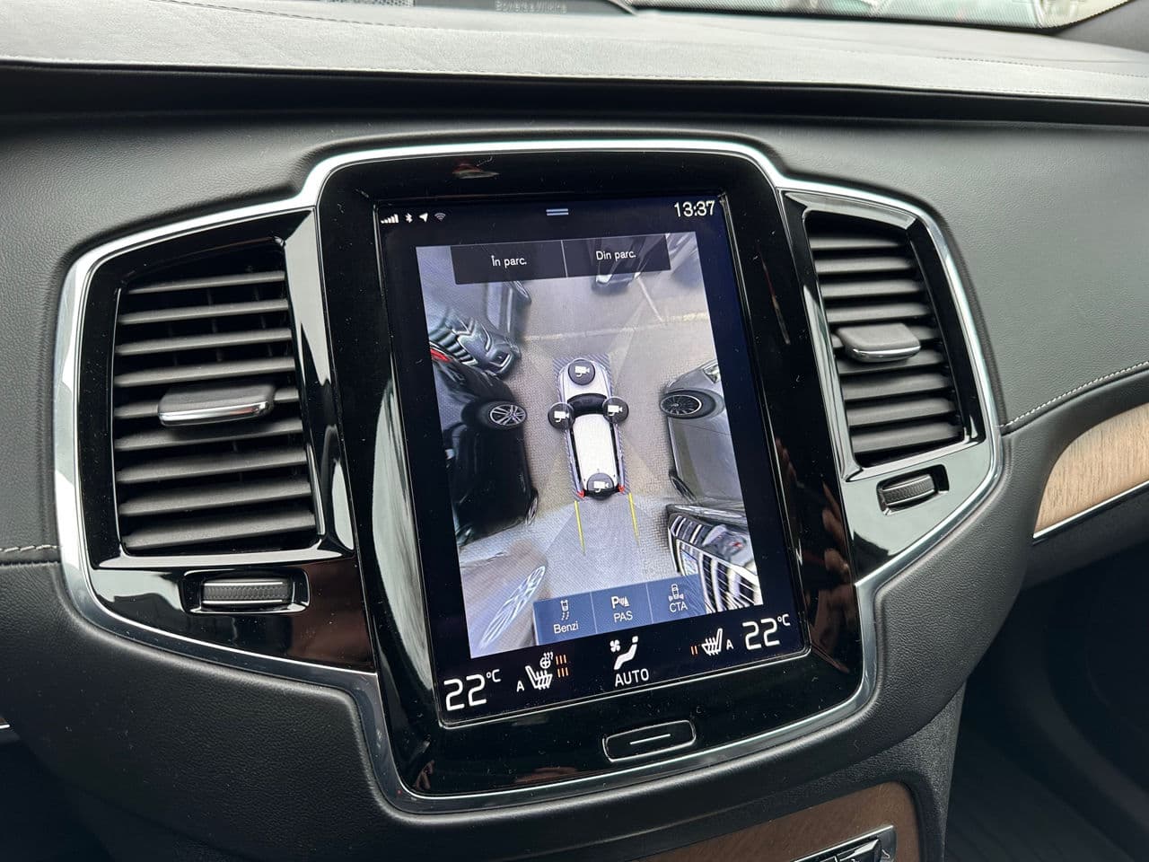 Volvo XC 90 2017 — Миниатюра 10