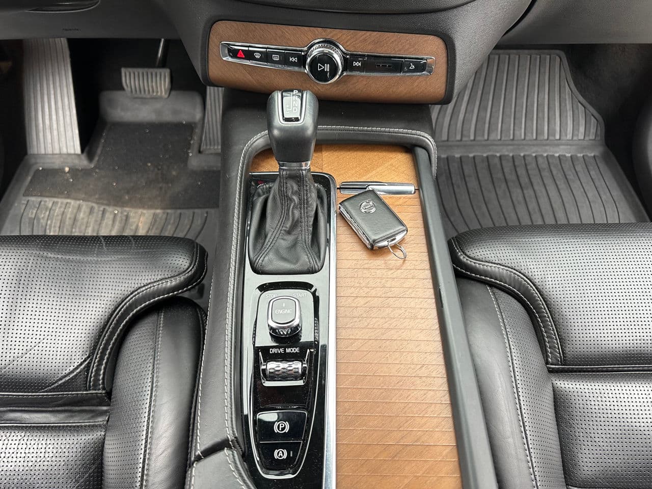 Volvo XC 90 2017 — Миниатюра 17