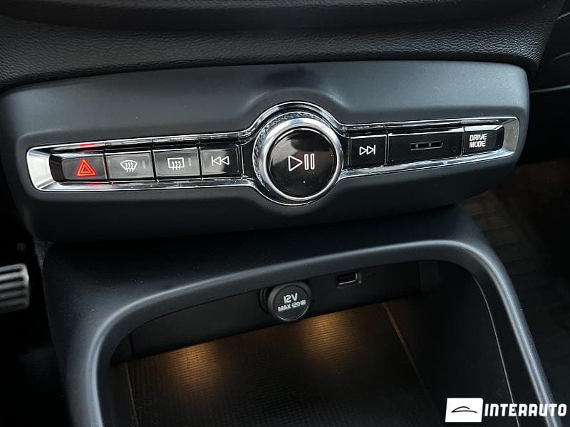 Volvo XC 40 2018 — Миниатюра 12