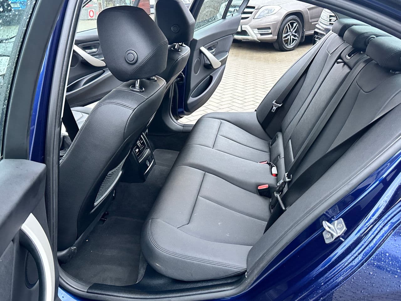 BMW 330E 2017 — Миниатюра 13