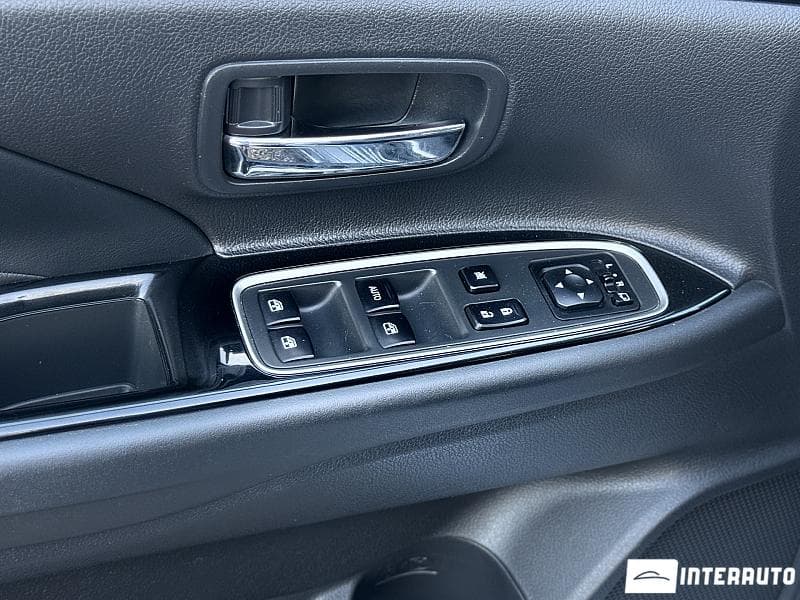 Mitsubishi Outlander 2015 — Миниатюра 7