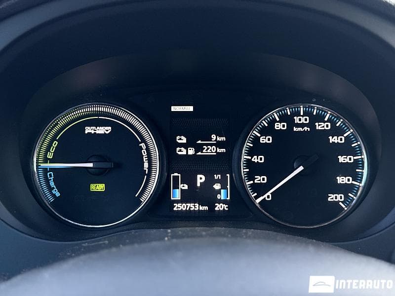 Mitsubishi Outlander 2015 — Миниатюра 13