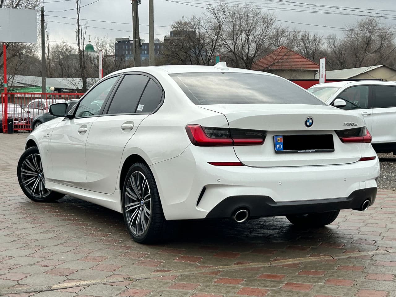 BMW 330E 2019 — Миниатюра 2