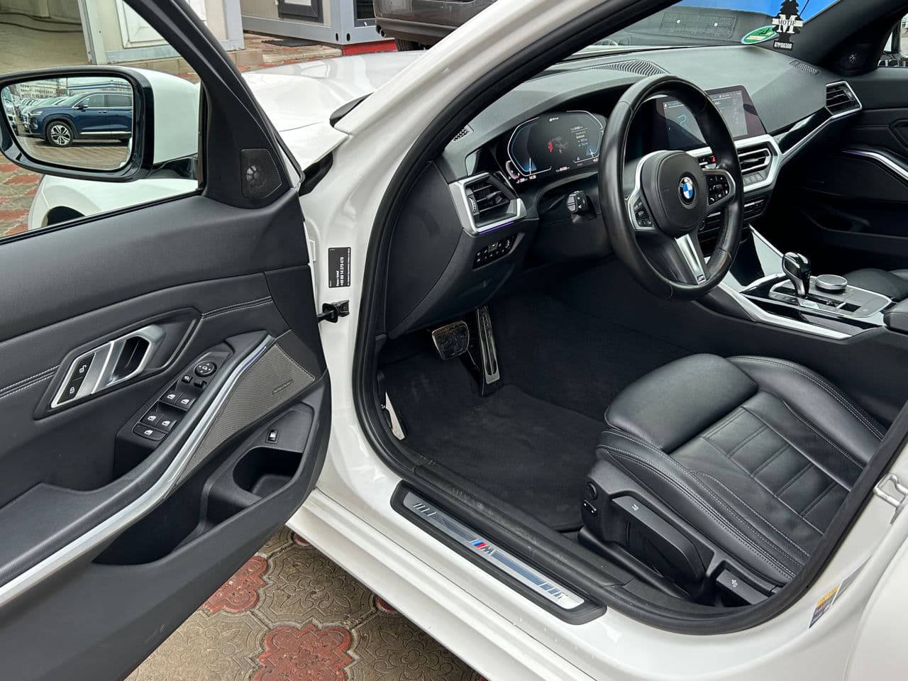 BMW 330E 2019 — Миниатюра 6