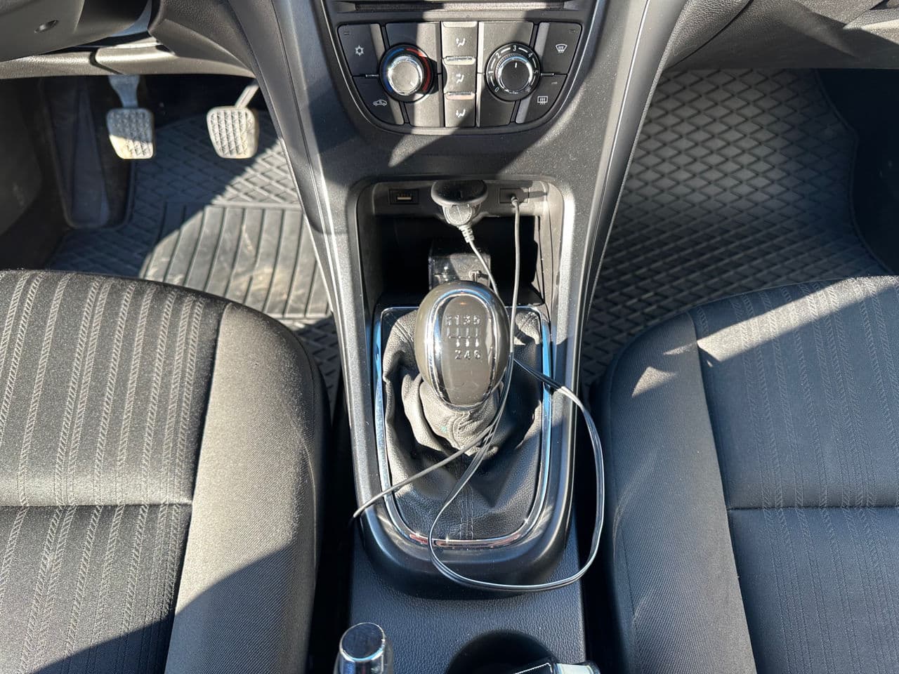 Opel Astra 2015 — Миниатюра 10