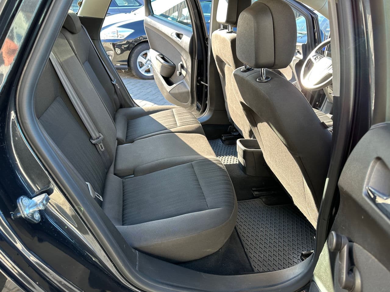 Opel Astra 2015 — Миниатюра 14