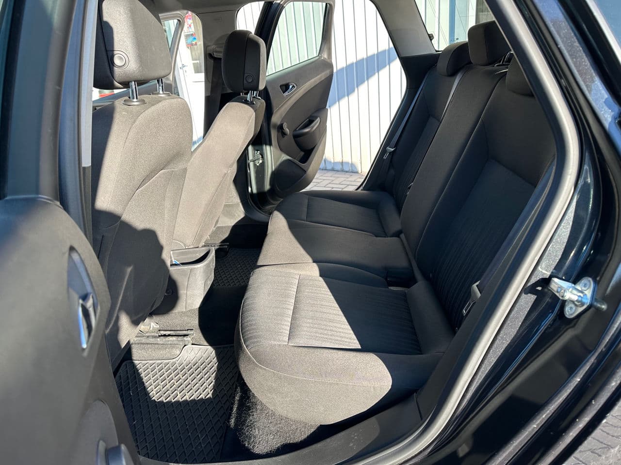 Opel Astra 2015 — Миниатюра 15