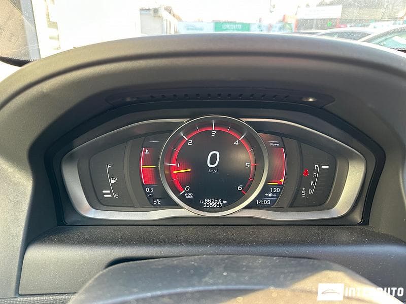 Volvo XC 60 2016 — Миниатюра 9