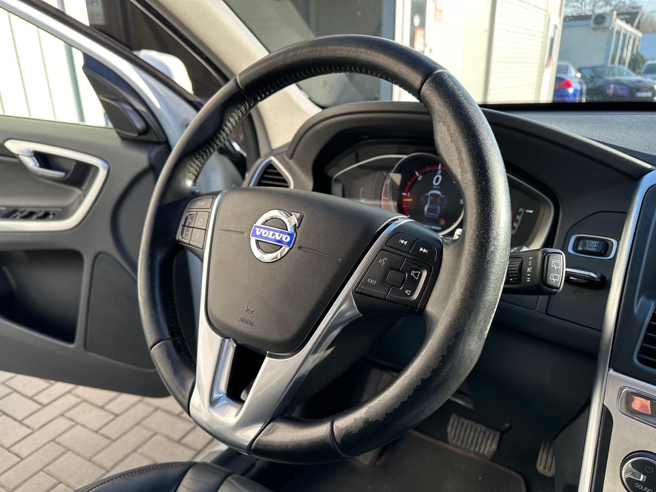 Volvo XC 60 2016 — Миниатюра 7