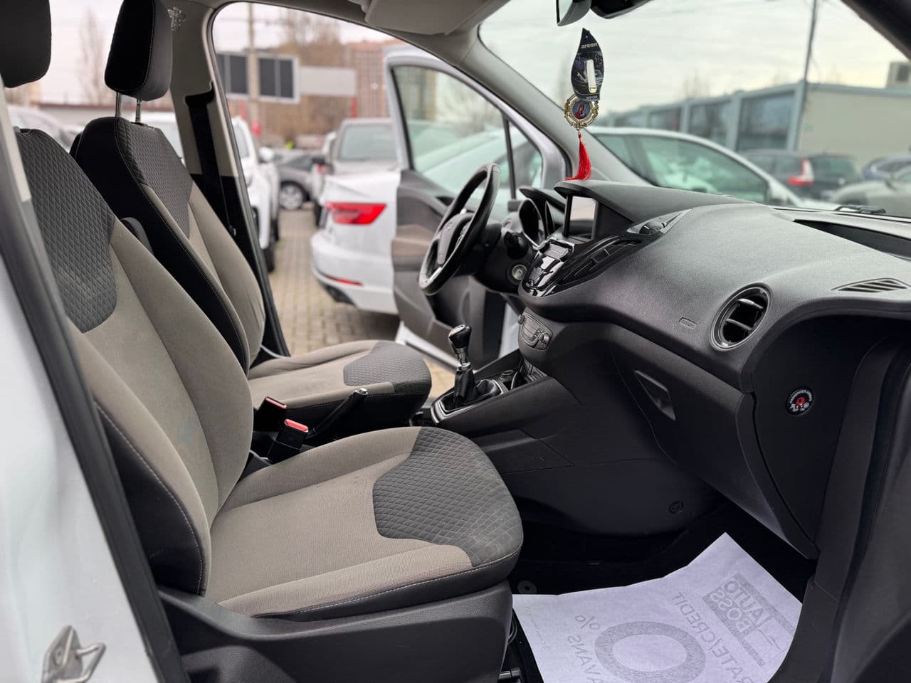 Ford Tourneo Courier 2019 — Миниатюра 18