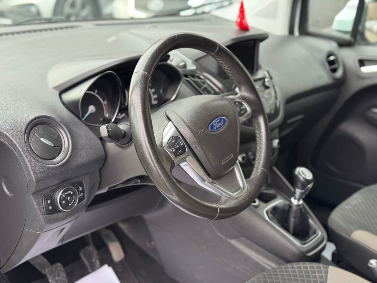 Ford Tourneo Courier 2019 — Миниатюра 8