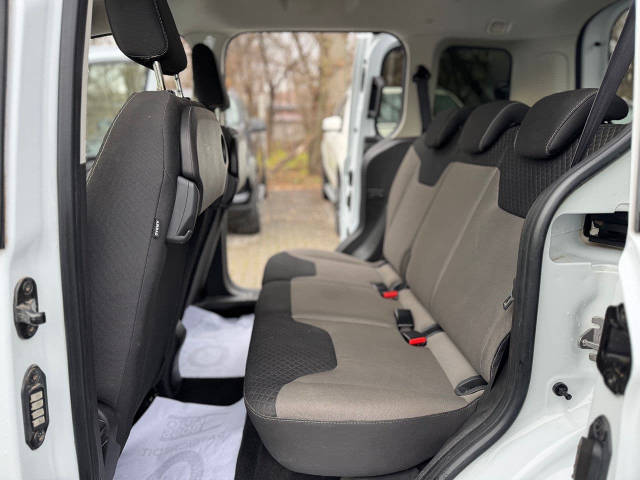Ford Tourneo Courier 2019 — Миниатюра 16
