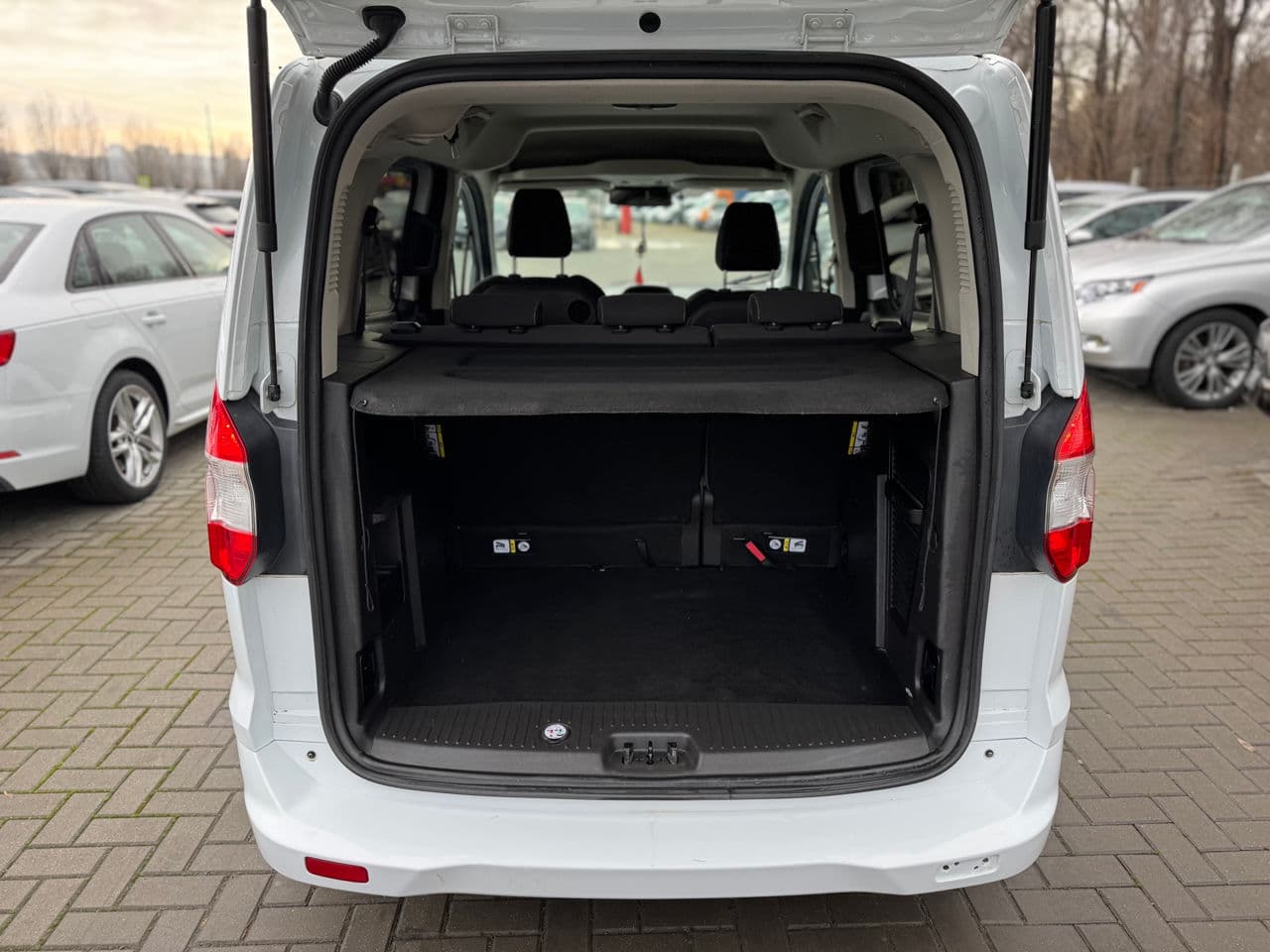 Ford Tourneo Courier 2019 — Миниатюра 5