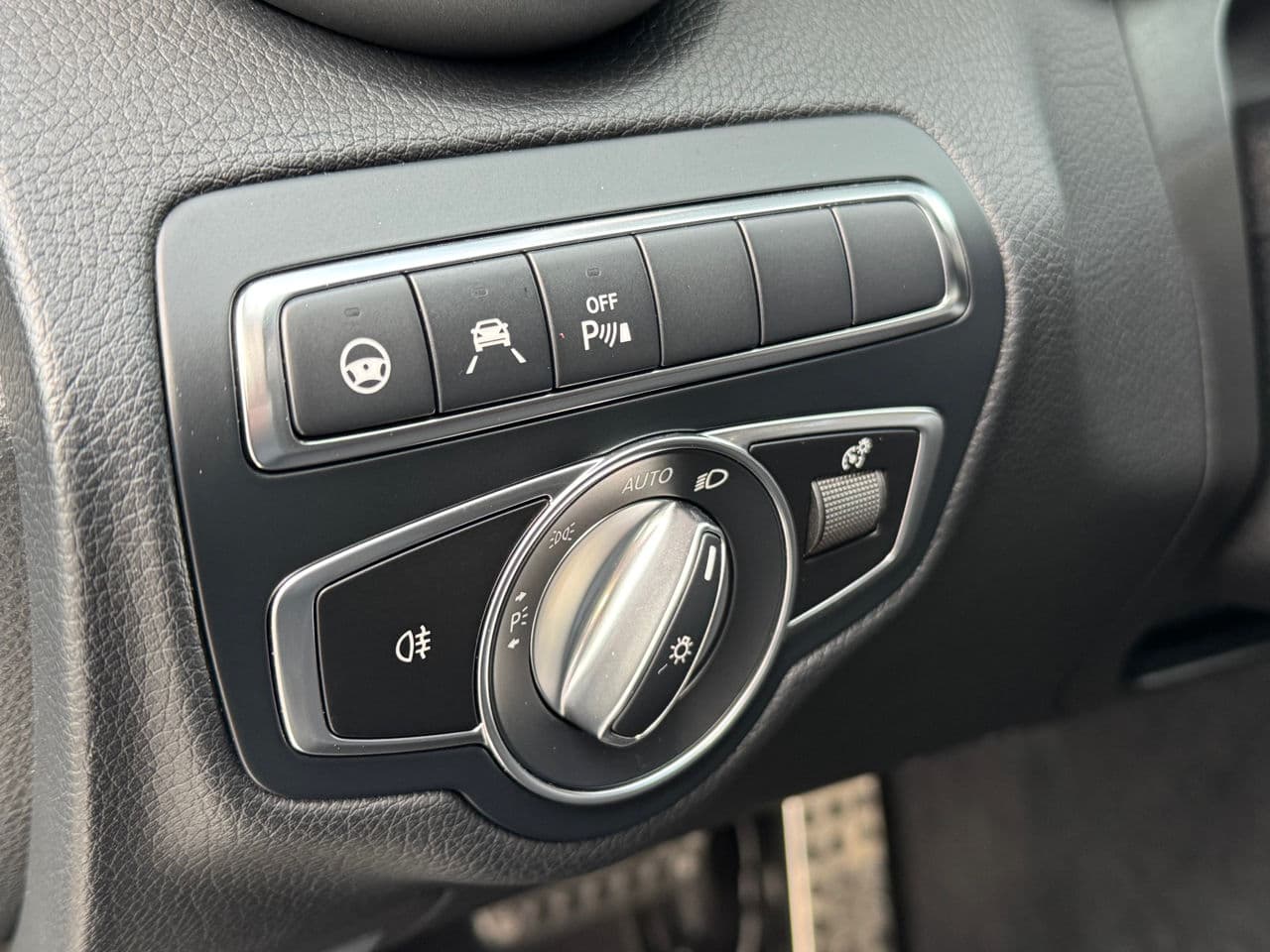 Mercedes C 220 2018 — Миниатюра 16