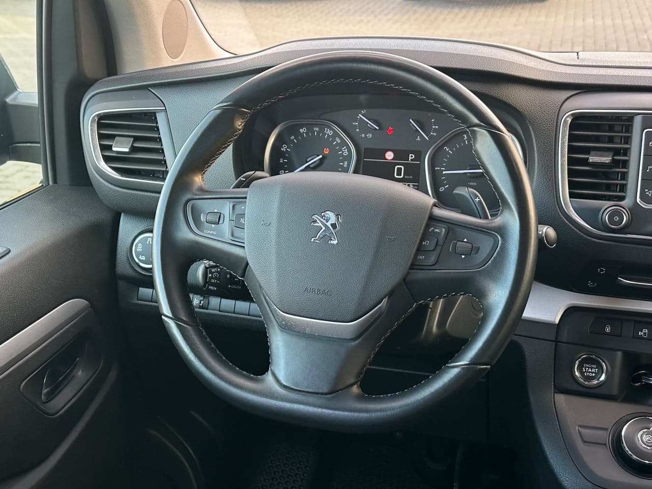 Peugeot Traveller 2021 — Миниатюра 12