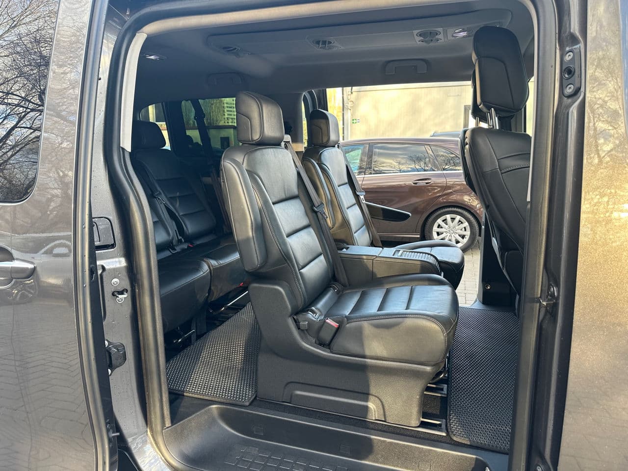 Peugeot Traveller 2021 — Миниатюра 19