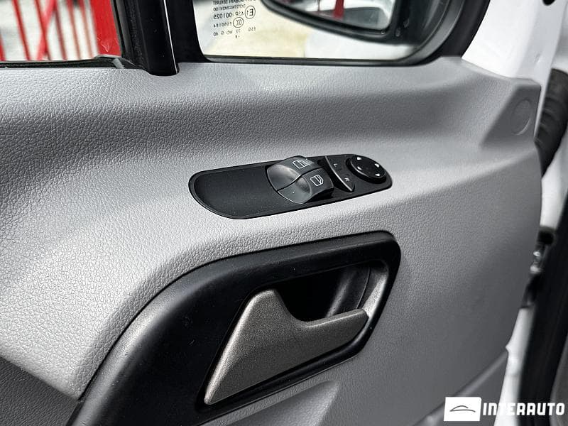 Mercedes Sprinter 2018 — Миниатюра 7