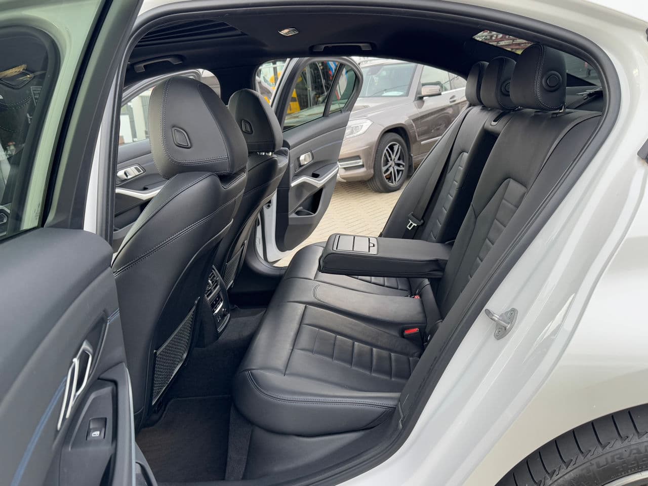 BMW 330E 2019 — Миниатюра 16