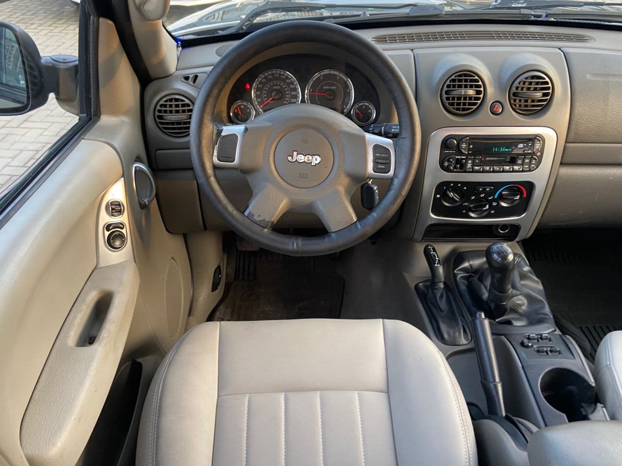 Jeep Cherokee 2005 — Миниатюра 8