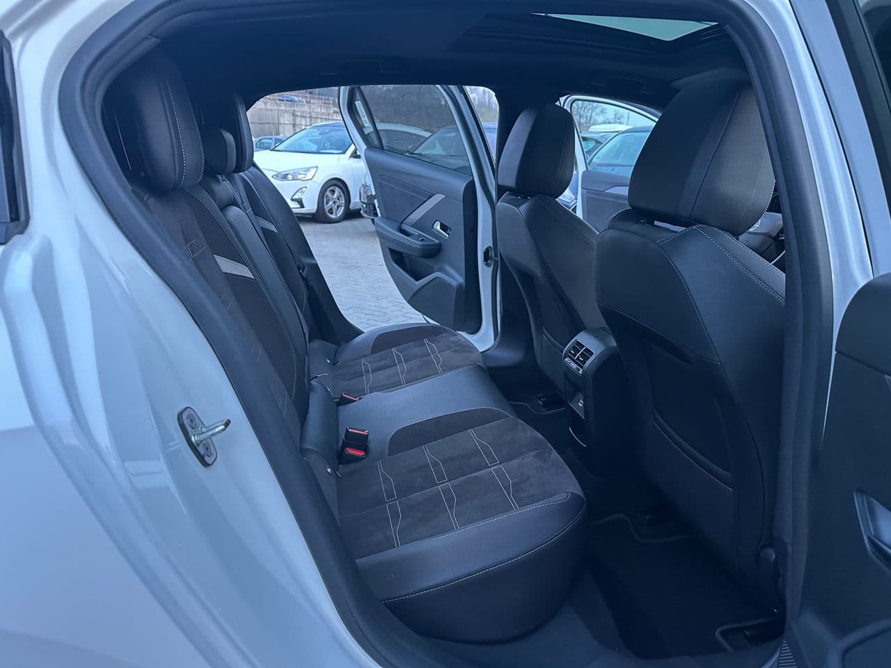 Opel Astra 2022 — Миниатюра 14