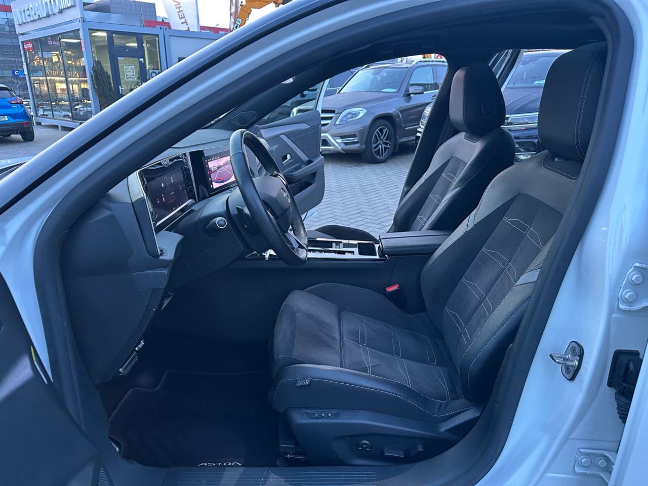 Opel Astra 2022 — Миниатюра 5