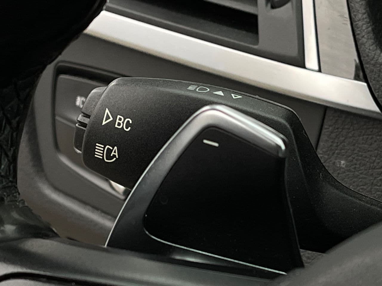 BMW 330E 2015 — Миниатюра 10