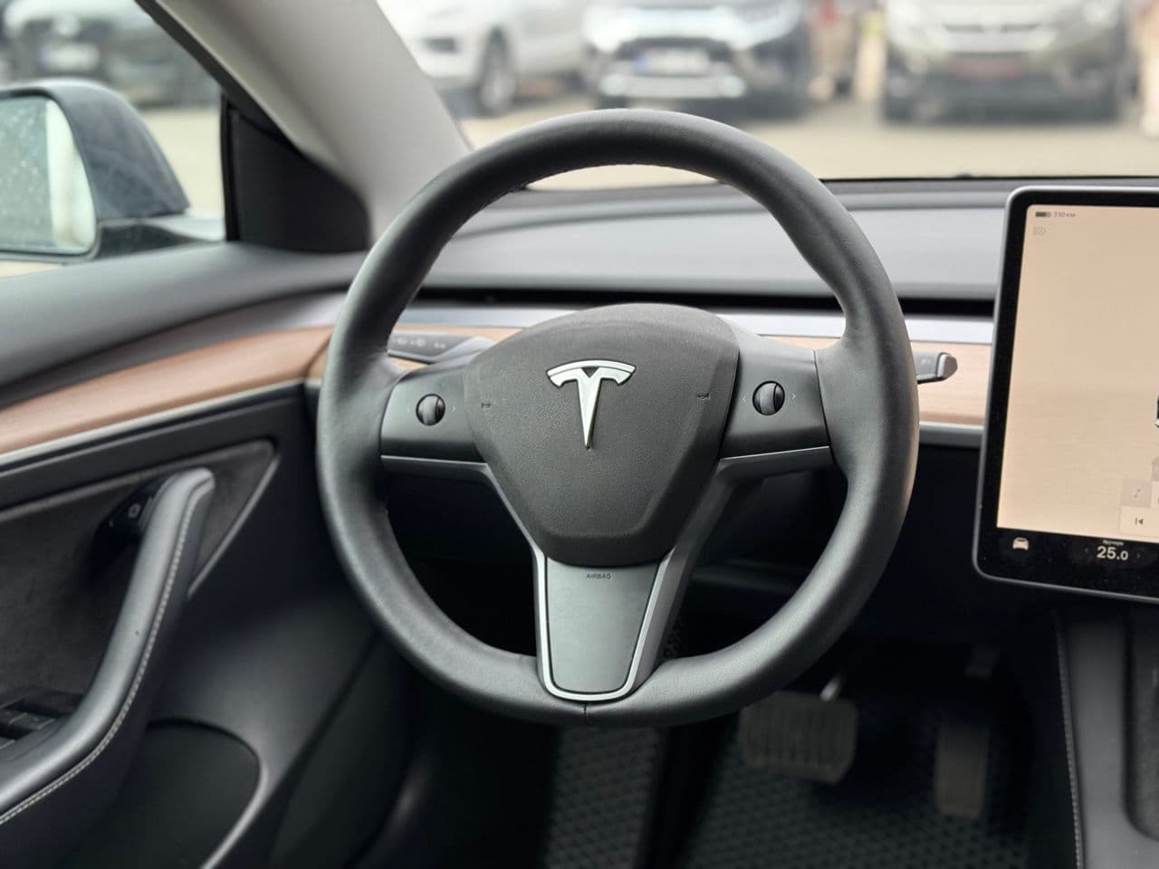 Tesla Model 3 2023 — Миниатюра 8