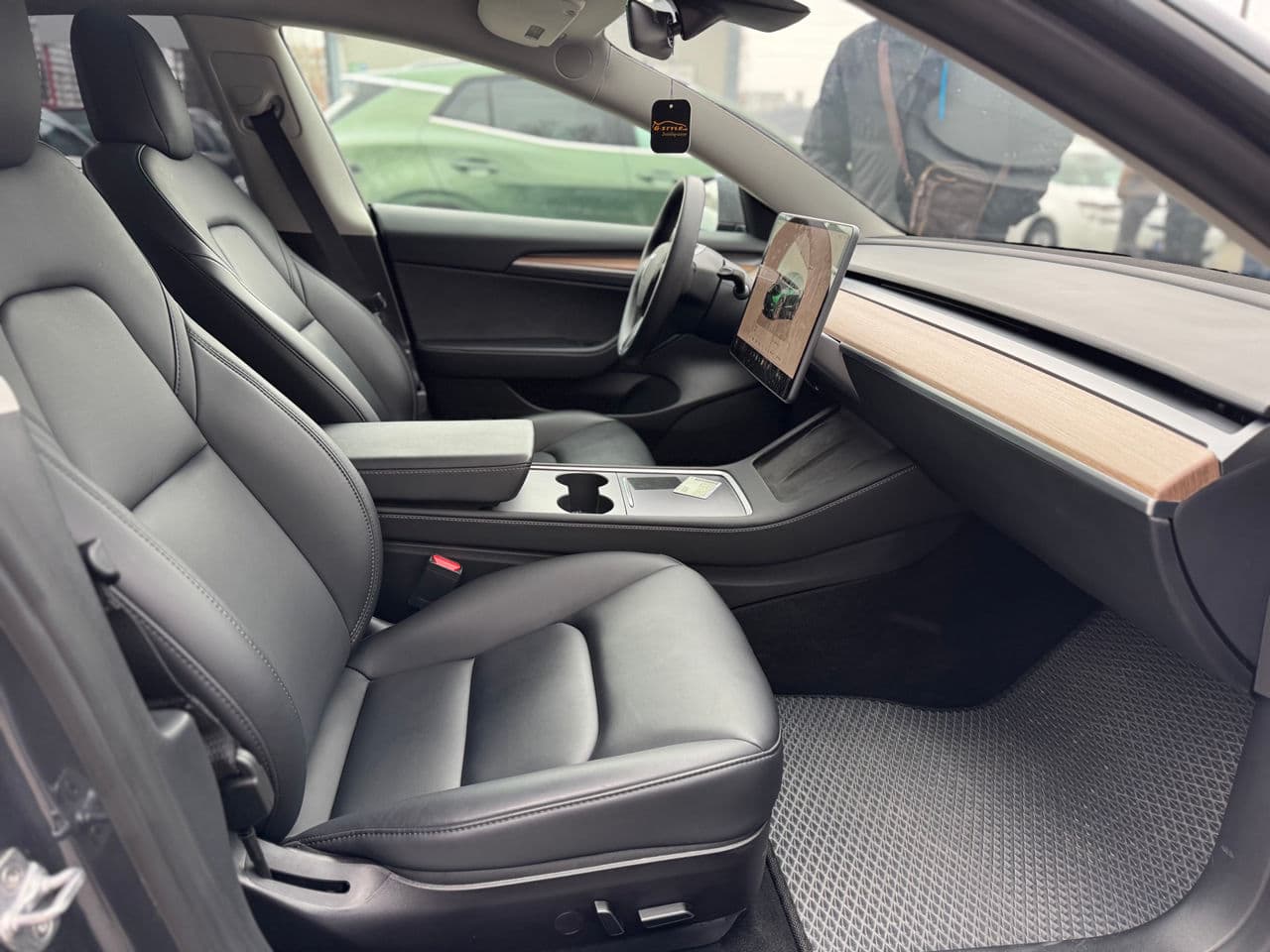 Tesla Model 3 2023 — Миниатюра 17
