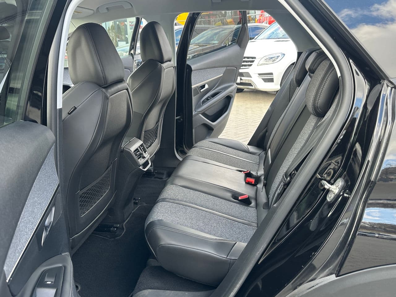 Peugeot 3008 2018 — Миниатюра 14
